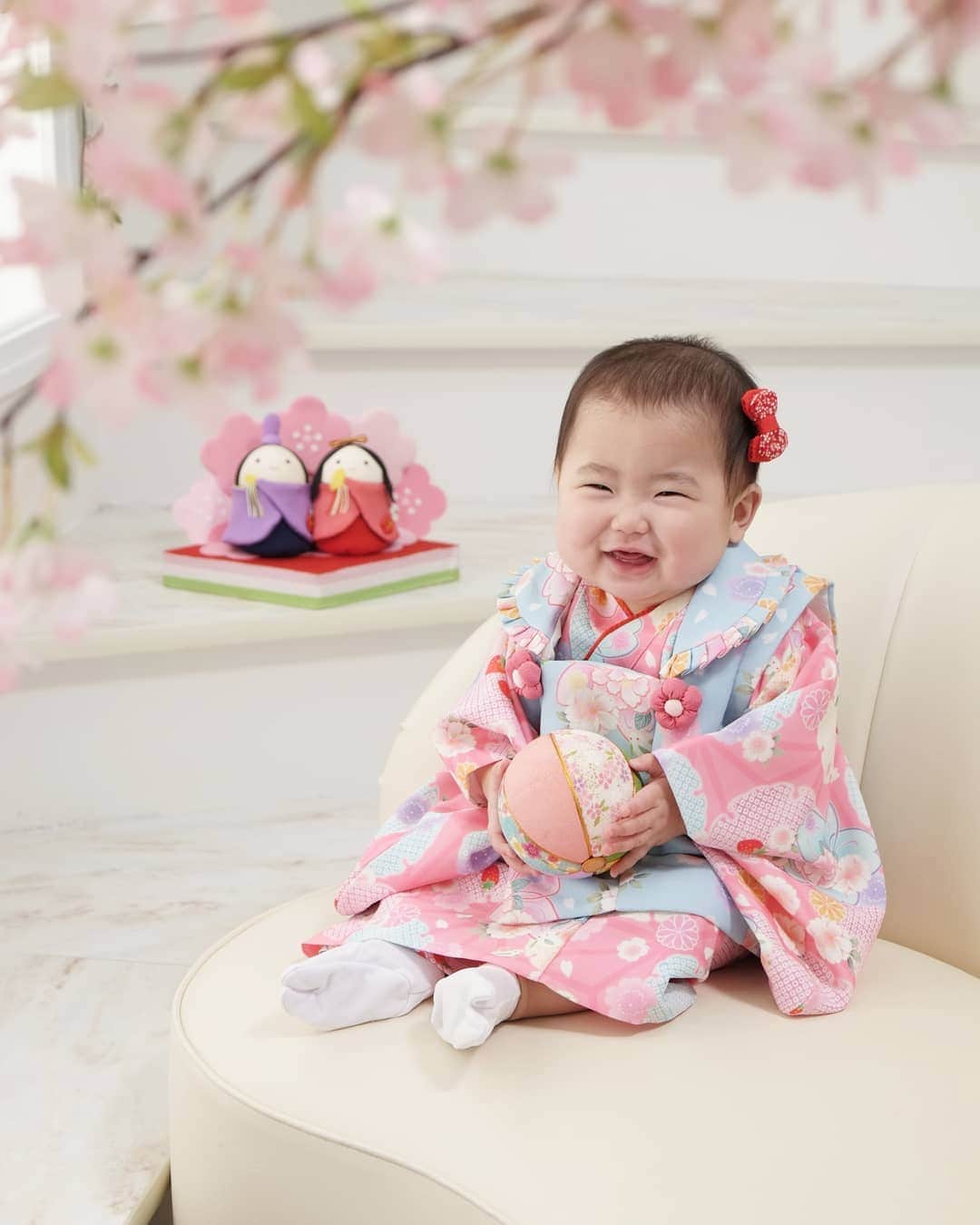 スタジオアリスさんのインスタグラム写真 - (スタジオアリスInstagram)「今日はひなまつり🎎❇今日はたくさんの女の子にお越しいただいています👧❤スタジオアリスのおひなさまも大活躍☺  #ひなまつり#桃の節句#ひな祭り#3月3日#ももフェス #プレママ#マタニティ#赤ちゃん#Baby#女の子ママ#男の子ママ#べビスタグラム#ママスタグラム #写真好きな人と繋がりたい#スタジオ#写真#キッズフォト#フォトスタジオ#家族写真#スタジオアリス#StudioAlice#写真館#写真は未来の宝もの」3月3日 13時25分 - studio.alice