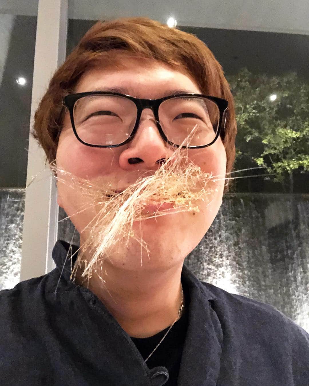 HIKAKINのインスタグラム：「アメ細工美味しい🤤🤤🤤 ちょっとブッ刺さったけどw」