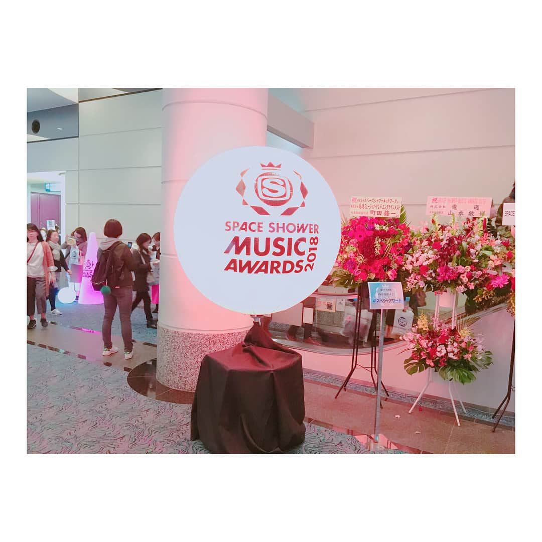 西村季里子のインスタグラム：「・ 今年もSPACE SHOWER MUSIC AWARDS パシフィコ横浜で観てきました😭✨ ライブも目の前で たくさんのアーティストさんを見れて 幸せな時間でした（；＿；）✨ #spaceshowertv #スペシャ#スペースシャワー  #スペシャアワード#2018 #live#エレファントカシマシ  #ゆず#suchmos #水曜日のカンパネラ #DAOKO#平井堅#ノミネート#豪華 #パシフィコ横浜#横浜#幸せ #まだ余韻に浸ってる#music#音楽#最高 #follow#followme #instagood」