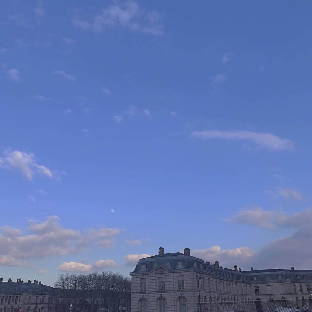 愛甲ひかりさんのインスタグラム写真 - (愛甲ひかりInstagram)「パリの空綺麗すぎて時止まった」3月3日 17時38分 - hikarieee