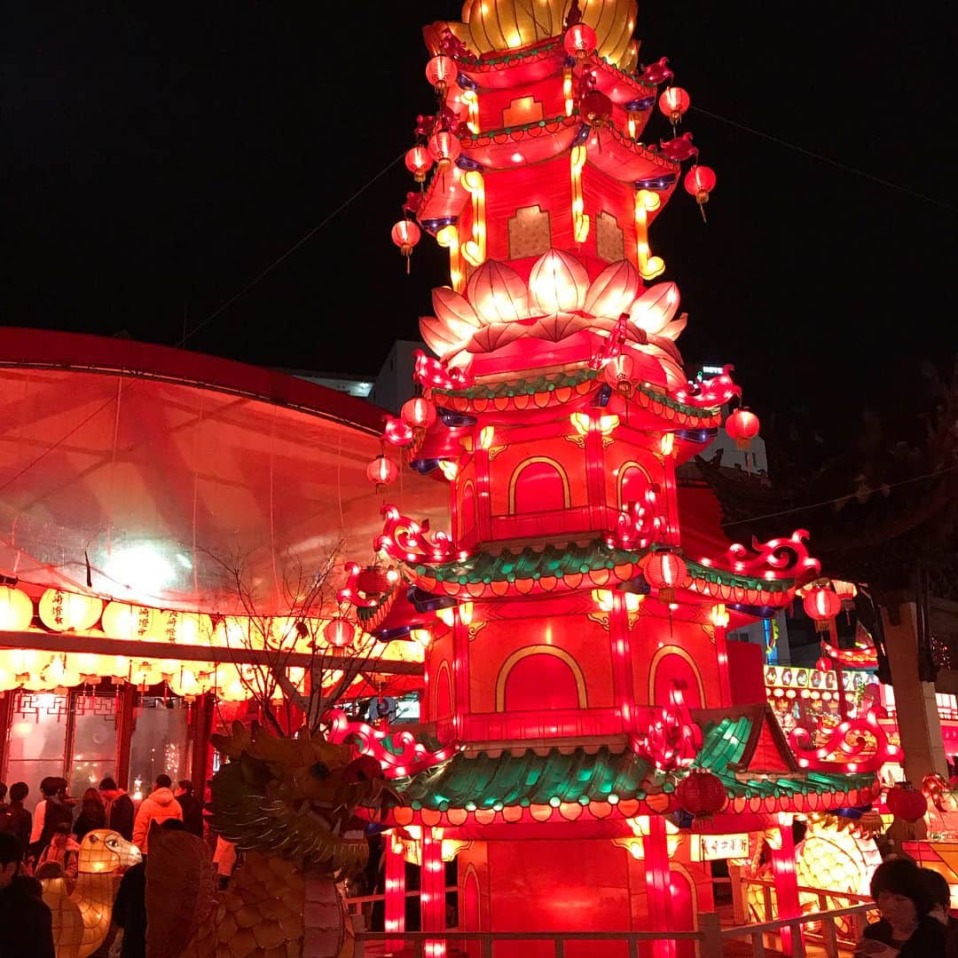 ブラッド・エルドレッドさんのインスタグラム写真 - (ブラッド・エルドレッドInstagram)「Arrived in Nagasaki just in time for the lantern festival!#Chinatown#iatetoomuch #firsttimehere#firsttimeeatingjellyfish#🥡」3月3日 21時15分 - theridge55