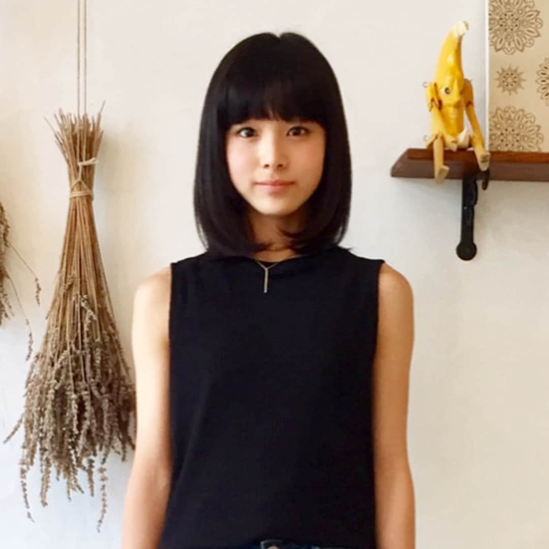 栗田桃花さんのインスタグラム写真 - (栗田桃花Instagram)「桃の節句🍑ひな祭り🎎🌸 . . 3月3日 . お昼にひな祭りのお祝いしたんだ😋 ちらし寿司、蛤のお吸い物、めっちゃかわいい和菓子😍❤️❤️❤️ 美味しすぎたん🤤✨ . . 午後は消費のために、くりママと2人で3km先の文房具屋さんまでウォーキング🚶‍♀️ そのあとはいつもの4kmジョギングも🏃‍♀️ そしてアクロバットレッスンも行ったから摂取した分は消費できたかな？😁 . . 去年の今頃の写真🤳 やっぱすごい髪伸びてる💇🏻‍♀️ . 明日はどんな髪型で出かけようかな😌 . #ひな祭り #桃の節句 #桃の花 #桃花 #ちらし寿司 #蛤のお吸い物 #桜餅 #和菓子 #ウォーキング #ジョギング #アクロバット #髪伸びた #3月3日 #誕生日は3月30日 #産まれた体重 #3030g #ラッキーナンバー3」3月3日 21時35分 - kurimomo330