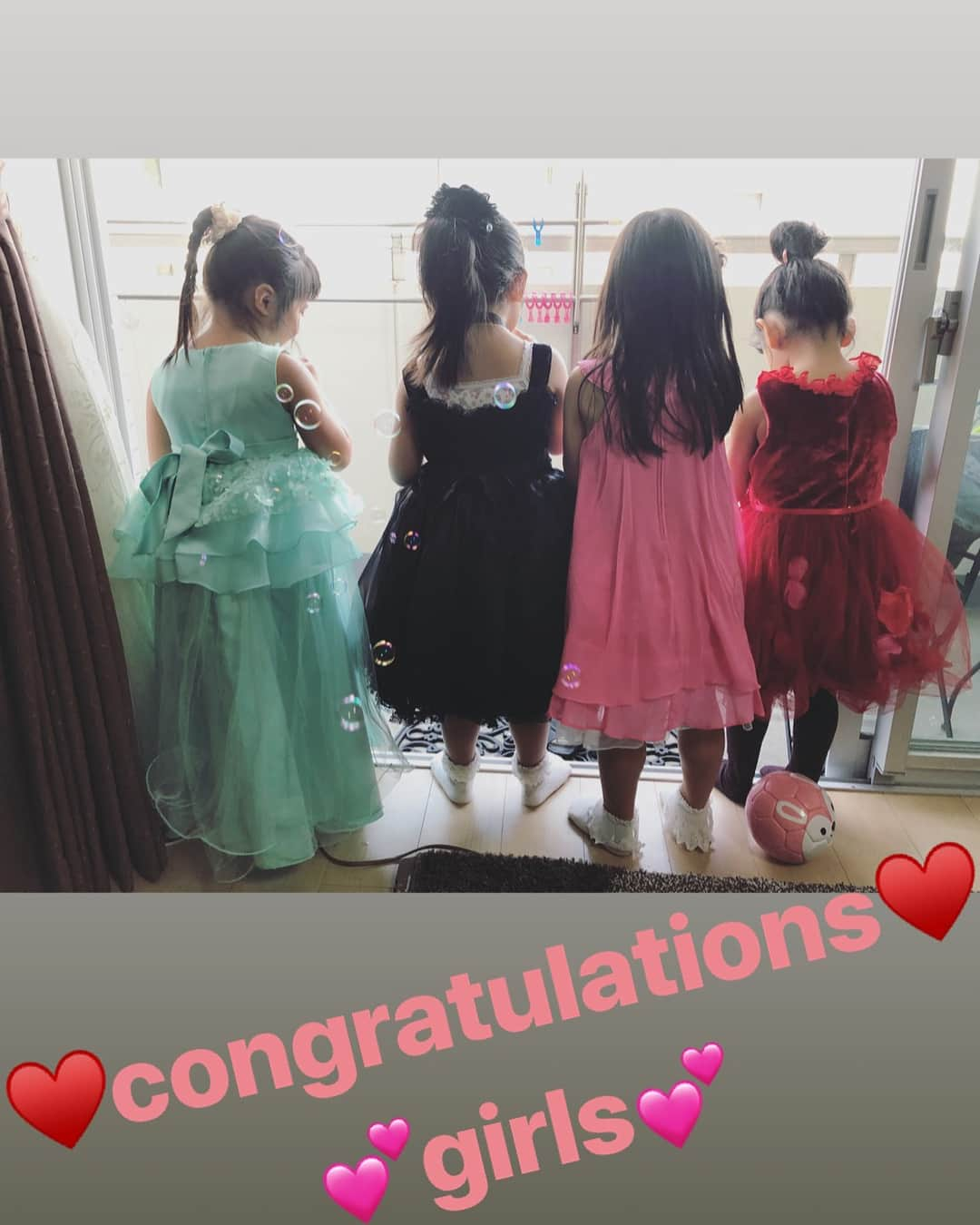 安藤美姫さんのインスタグラム写真 - (安藤美姫Instagram)「March 3rd is a day to celebrate the growth of young girls😌☺️💕 Call “HINAMATSURI” Families with daughters will display dolls called “ hina ningyo“ in their home🎎 We celebrated with my daughters friends this year!! was so cute and great time☺️☺️☺️💕 3月3日はおひなさま😌✨💕 女の子にとってはお祝いの日ですね!!! 今年はお友達と過ごした娘😌💕 みんな可愛かった〜😍✨✨✨ ♥️♥️♥️♥️♥️♥️ 💕おめでとう💕 ♥️♥️♥️♥️♥️♥️ 今年も私のお雛様と娘のお雛様、沢山のお雛様に囲まれてお祝いしました☺️☺️☺️ これからもスクスク成長しますように🙏😌✨💕💕💕 #ひな祭り #ひなまつり #お雛様 #thedollsfestival #daughter」3月4日 1時26分 - miki_m_ando0403