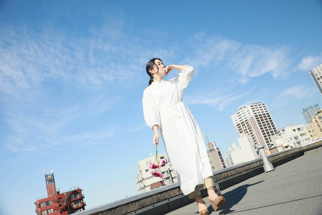 川田希さんのインスタグラム写真 - (川田希Instagram)「青空が好きだ。  #photography #屋上 #青空 #写真好きな人と繋がりたい #portrait #tokyo」3月4日 14時28分 - nozomikawata