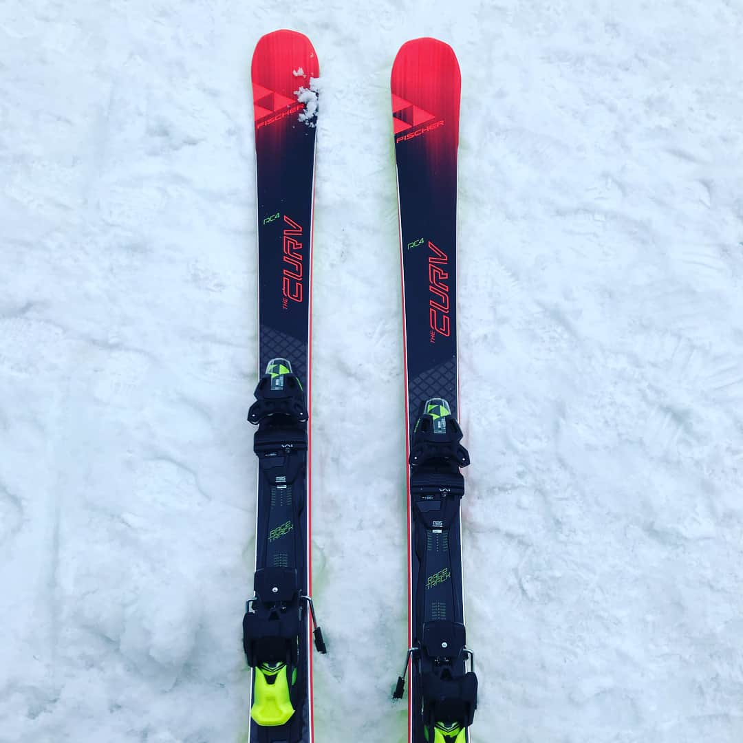 ミノルクリスさんのインスタグラム写真 - (ミノルクリスInstagram)「春スキー🎿⛷のシーズンがやってきました😃 #FISCHER #fischerrc4thecurv」3月4日 6時48分 - djminoruchris