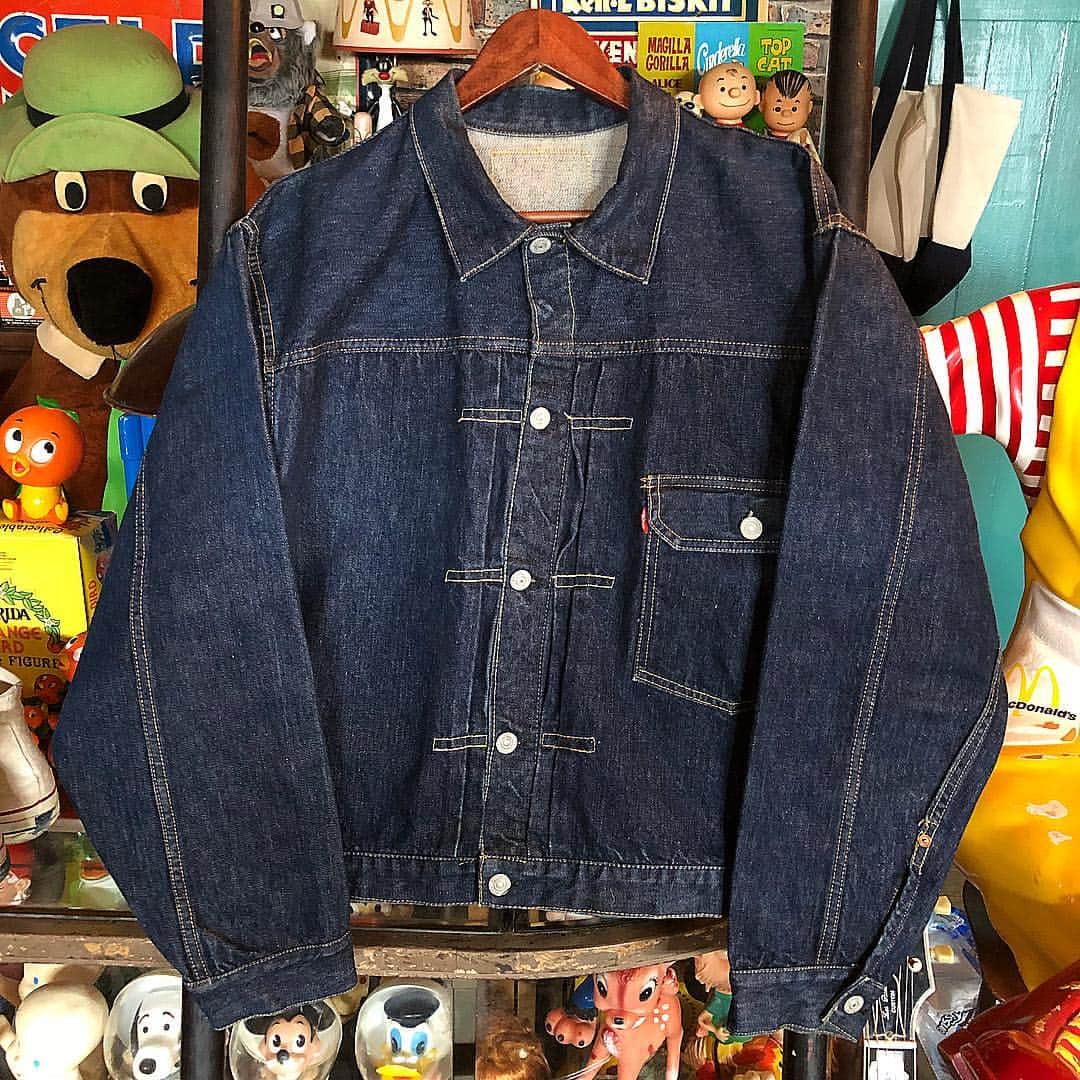 大川知英のインスタグラム：「50's LEVI'S 506XX 1st 🇺🇸 濃いつを着れる時期になってきたぜよ👮🏼‍♂️🚬 #ビンテージ #リーバイス #506XX #1st #50年代 #濃いつ #グッドコンディション #アメカジボーイズ #TakatsuBase」
