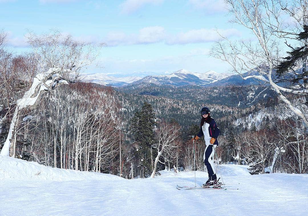 大桃美代子さんのインスタグラム写真 - (大桃美代子Instagram)「久しぶりのスキー。  パウダースノーは上手くなったと錯覚する。  ストレス発散。  詳しくは、3/5日のブログで。  プロフィールから飛んでくださいね  #雪景色#北海道#スキー#わたしをスキーに連れてきた#世代だ#peakperformance #trip #insta #instatravel #instagood #星野リゾートトマム #びゅうたび #マイトリ#タビジョ#tabio #atomic#jalミーツニュー#マイトリ#じゃらん#jalan_asobi #discoverjapan」3月4日 15時39分 - miyoko_omomo