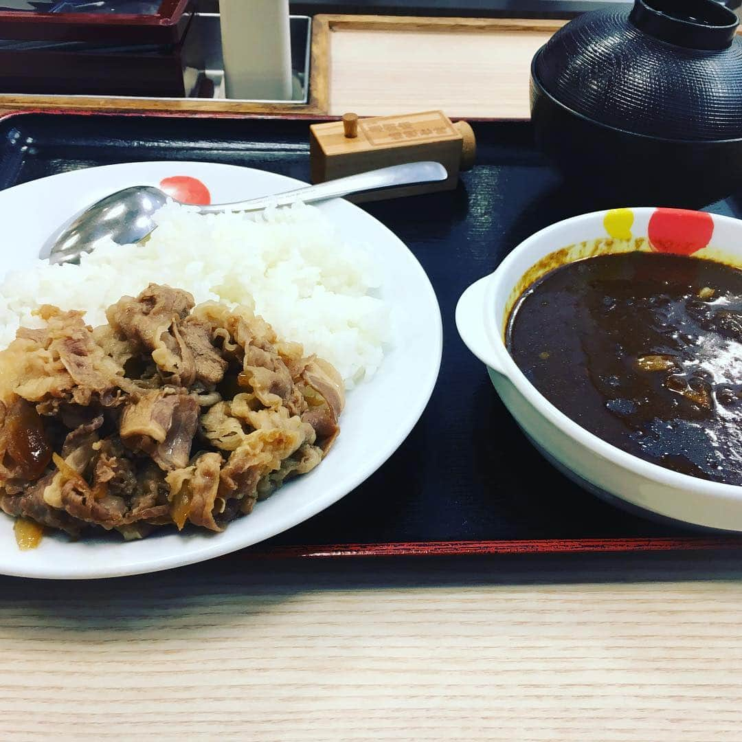 Norito Sugimoriさんのインスタグラム写真 - (Norito SugimoriInstagram)「松屋のカレーが好き！黒胡麻胡椒とカレーが、マッチ。 #松屋 #カレー #黒胡麻胡椒」3月4日 16時03分 - noritt5