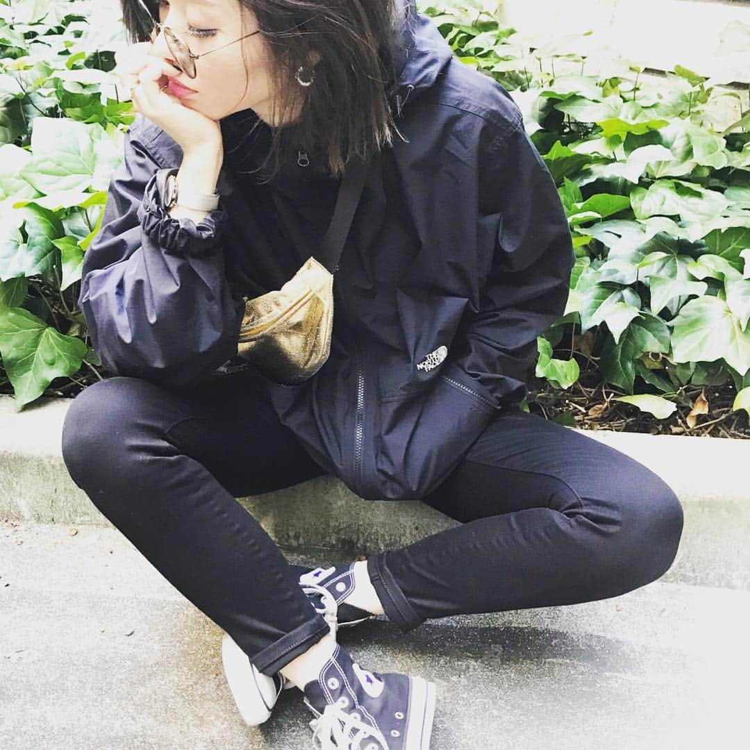 ruk6ruk6さんのインスタグラム写真 - (ruk6ruk6Instagram)「春来たな、、、 @thenorthfacejp  @beautyandyouth_official  @uniqlo  #ファッション #20度 #休日  #のーすふぇいす #thenorthface  #converse #black #コーディネート #本日 #シルバーアクセサリー  #グラデーションカラー #スポーティー #黒コーデ #like4like #chao_app」3月4日 16時40分 - ruk6ruk6