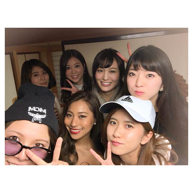 坂本くるみのインスタグラム：「😘😘😘💖💖 新潟寒かったのに東京が春！！ うれしーーーい♡ 笑い過ぎてお腹痛い通り越して喉潰しました(笑) それくらい楽しい仕事の旅でした。 * #新潟 #湯沢 #instagood #instalike #instalove #friends #love #trip  #work #沖舘唯 #薄井美樹 #宮越愛恵 #菅原樹里亜 #八鍬有紗 #蘭 #坂本くるみ *」