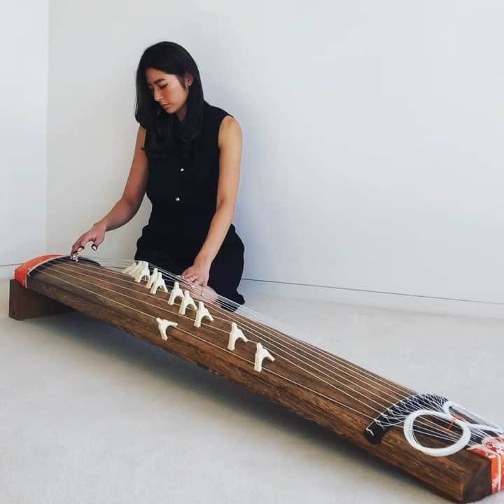 のインスタグラム：「I really enjoyed diving into my KOTO world today!! お琴を練習していると時間が経つのがあっという間。今日はお休みだったので『飛躍』を2時間練習しました。 ・ #koto #japaneseinstrument #japan #japanesetraditional #japanesmusic #music #hiyaku #琴 #箏 #生田流 #日本伝統文化 #日本伝統芸能 #飛躍」