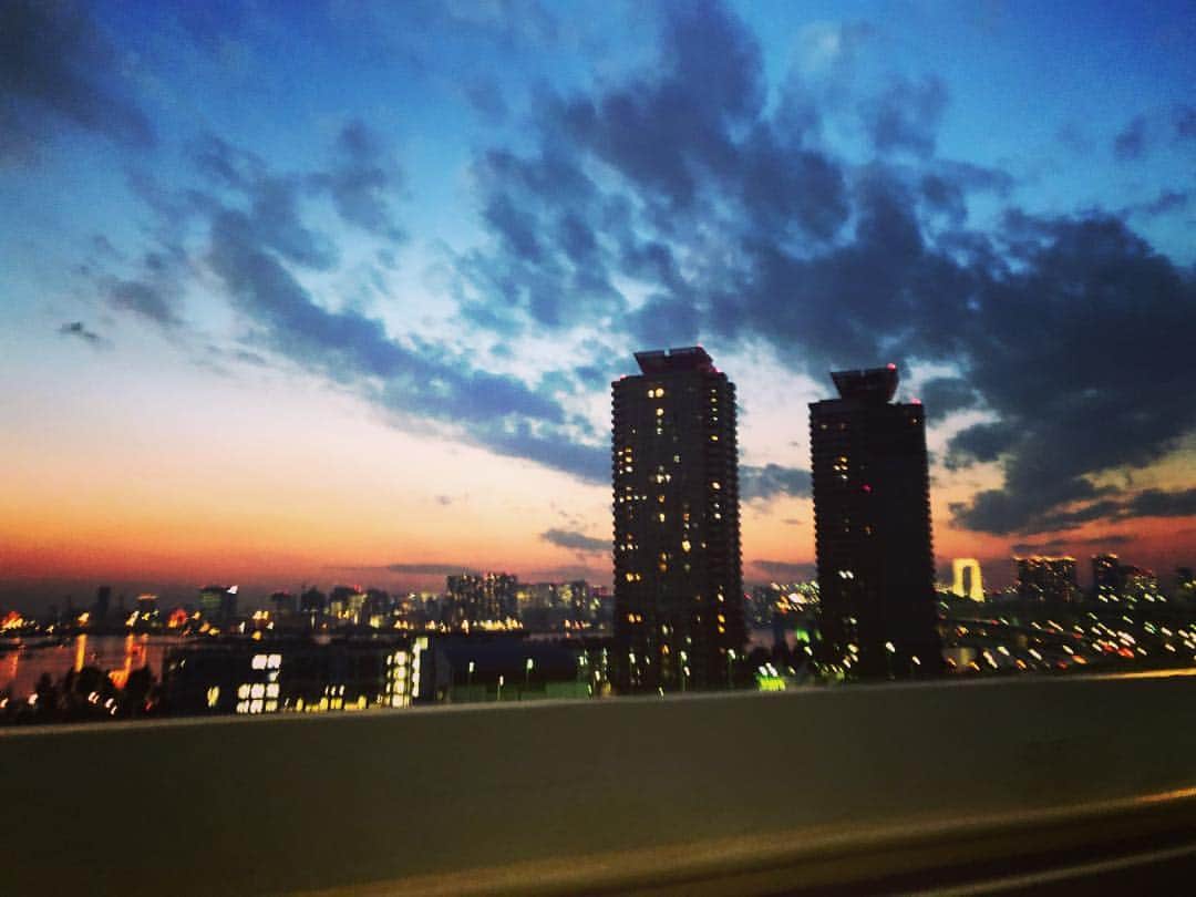 雅-MIYAVI-さんのインスタグラム写真 - (雅-MIYAVI-Instagram)「On my way to #DAY2 いよいよ明日、東京を皮切りにツアーが始まります。一本一本、大事に、一瞬一瞬を存分に感じながら進んでいきたい。また、何か掴めるといいな。掴みにいきます。まずは日本、とにかく楽しもう！！！！#DAY2WorldTour」3月4日 22時20分 - miyavi_ishihara