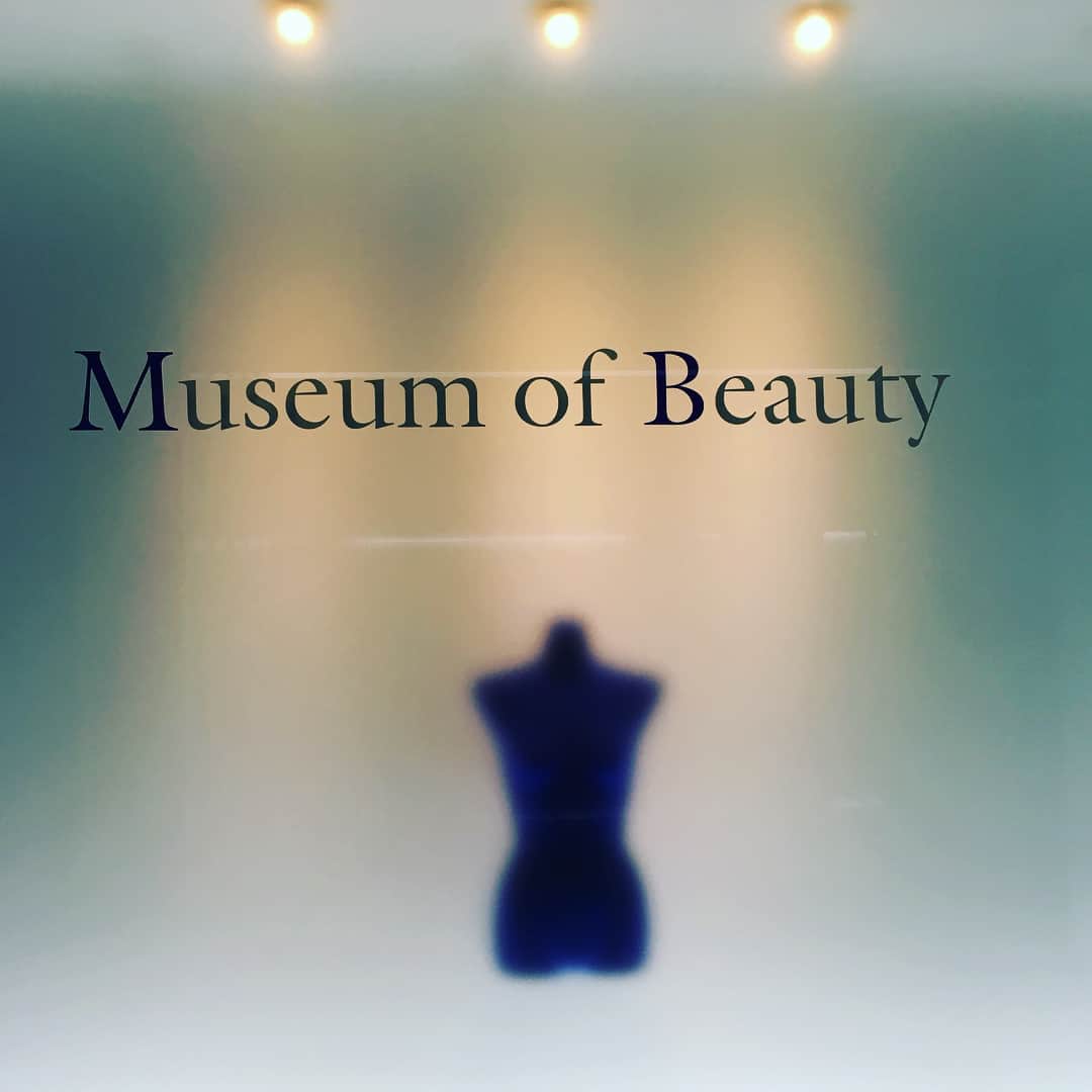 ワコールさんのインスタグラム写真 - (ワコールInstagram)「本社のエントランスにある博物館「ミュージアム オブ ビューティ」ではワコールの起業から時代ごとこブラジャーの展示などワコールの歴史を紹介しています。 #ワコール #会社紹介シリーズ #ワコールミュージアム #wacoalmuseum #ミュージアムオブビューティ #会社見学 #wacoal #Kyoto」3月5日 9時06分 - wacoal.jp