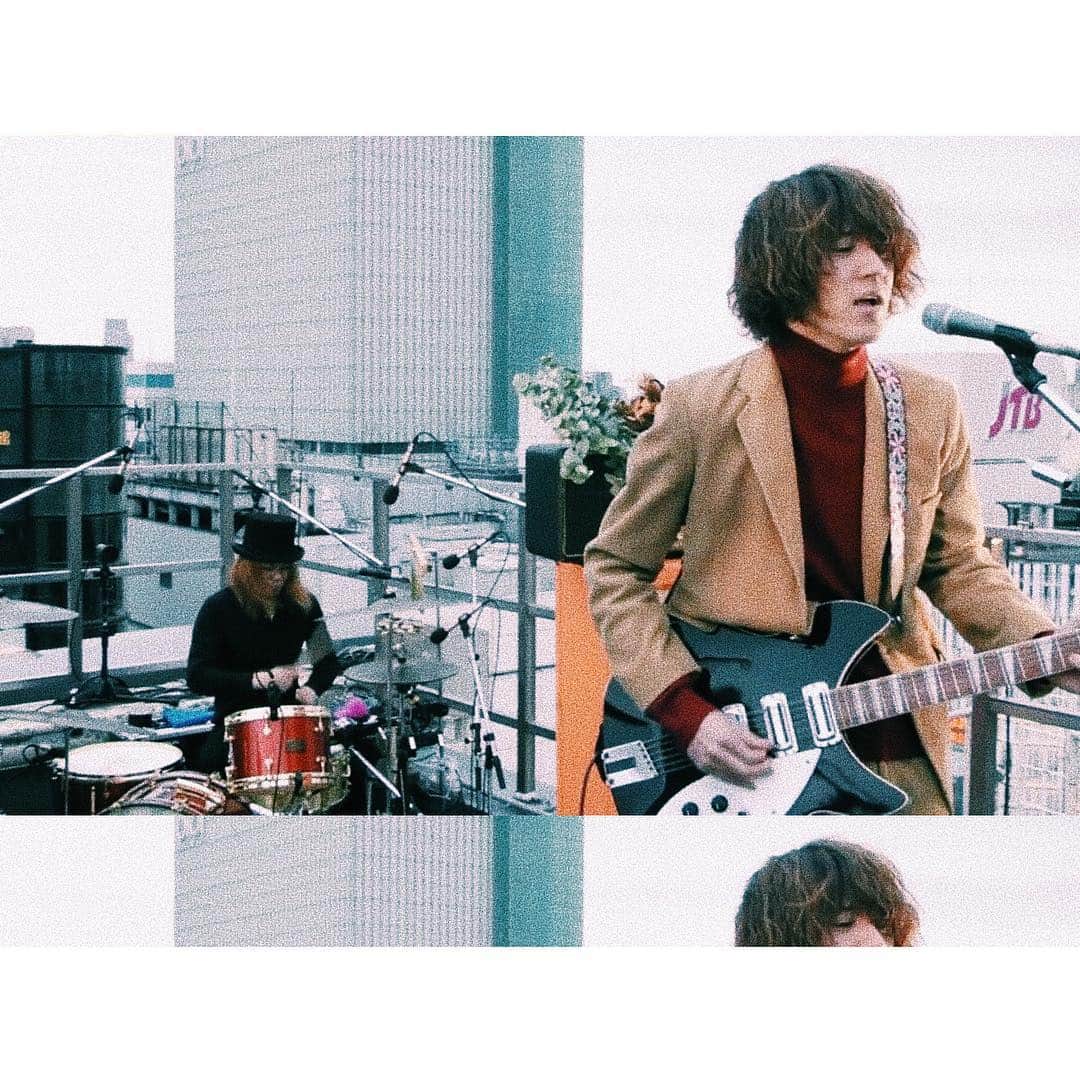 松尾レミさんのインスタグラム写真 - (松尾レミInstagram)「ISETAN SHINJUKU STORE ROOFTOP LIVE  #ISETAN #GLIM SPANKY #ROOFTOPLIVE #JAPAN #ROCK」3月5日 0時29分 - remimatsuo