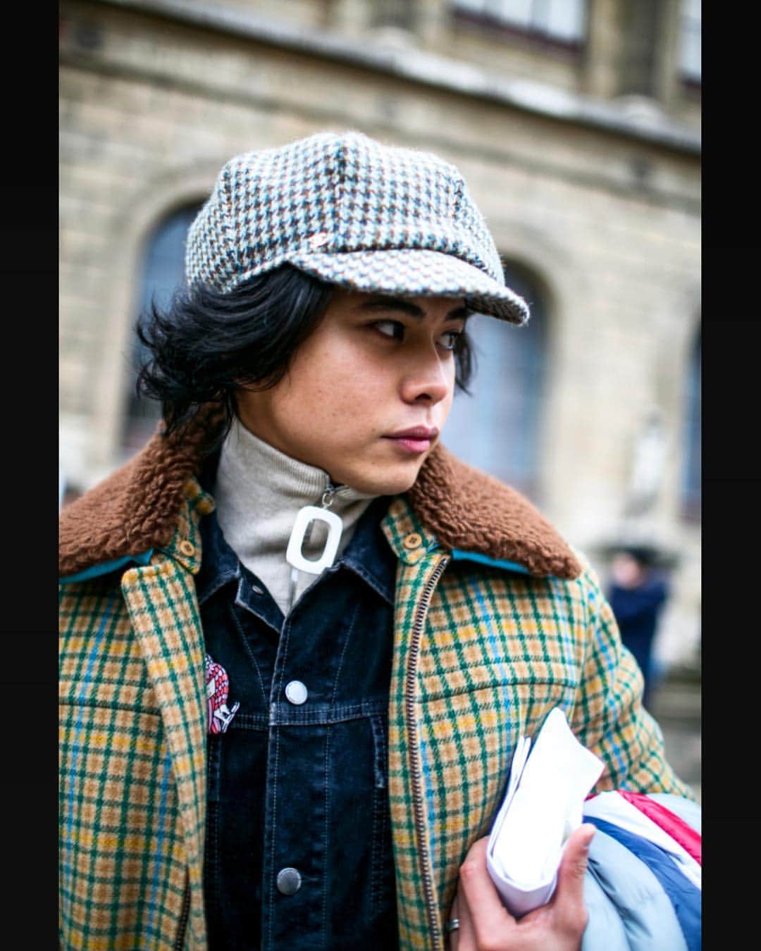稲木ジョージのインスタグラム：「Arriving Paris fashionably late🥐」