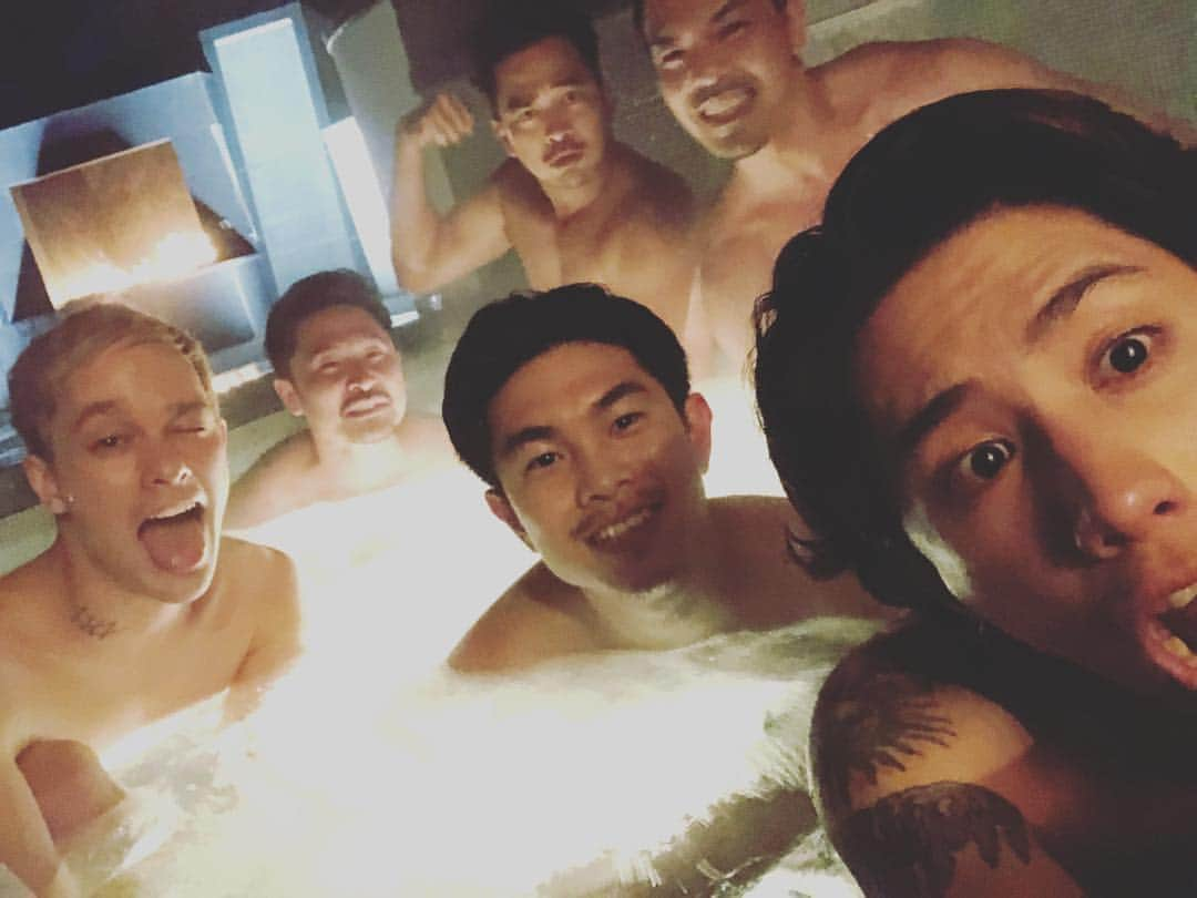 Taka さんのインスタグラム写真 - (Taka Instagram)「Relaxing with my best buddies!!!」3月5日 18時21分 - 10969taka