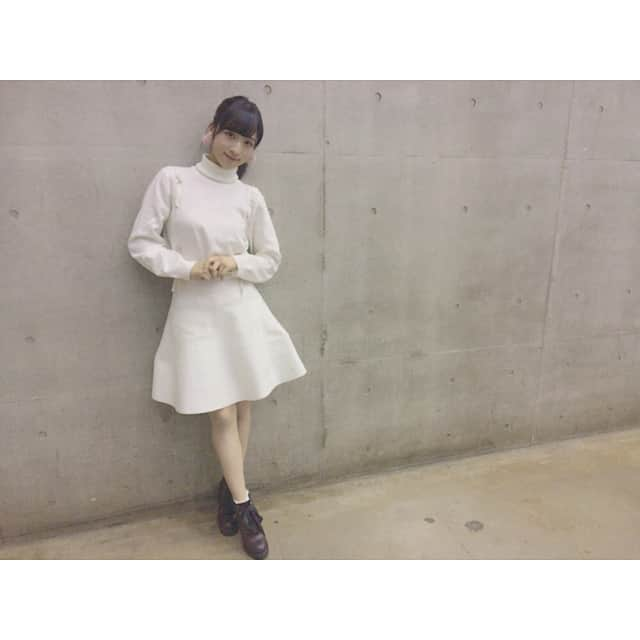 小栗有以さんのインスタグラム写真 - (小栗有以Instagram)「3月3日🎎💕 握手会の時のお洋服です！ 春を意識して真っ白なワンピースに今年のラッキーカラーでもあり春色のピンクのファーイヤリングをしてみました🌸 . . . .  #ひなまつりごはん  #merryjenny  #小栗有以」3月5日 10時39分 - yuioguri_1226