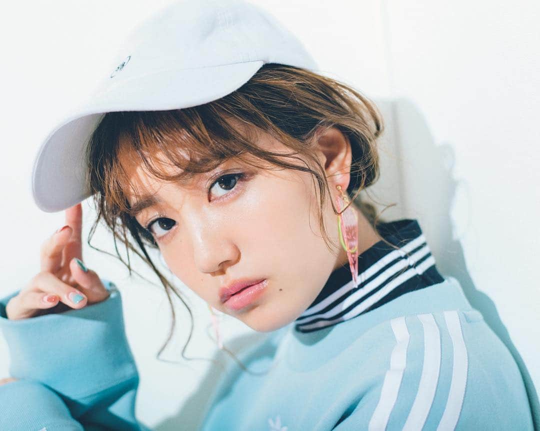 加藤玲奈のインスタグラム：「発売中のmini4月号のメイクページに出てます😊💄 ぜひみてねっっ✨✨ #mini  #メイク」
