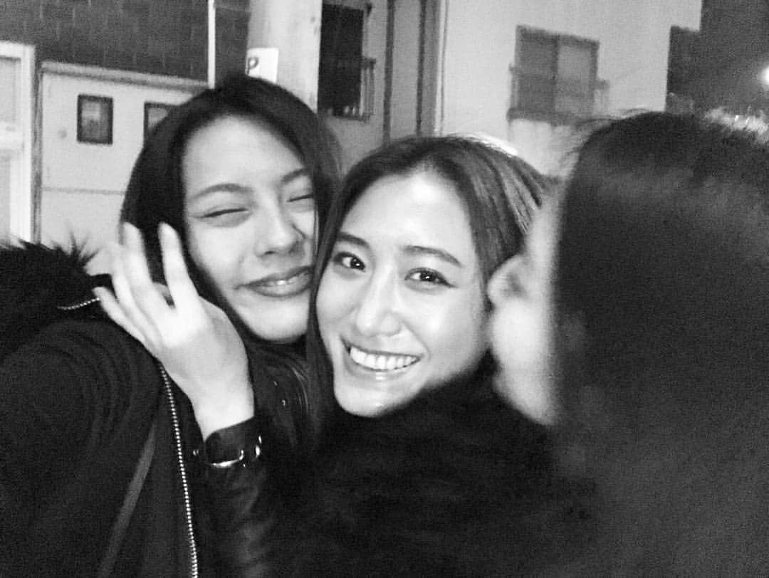 白雪のインスタグラム：「両サイドからの襲撃💋 #lastweek」