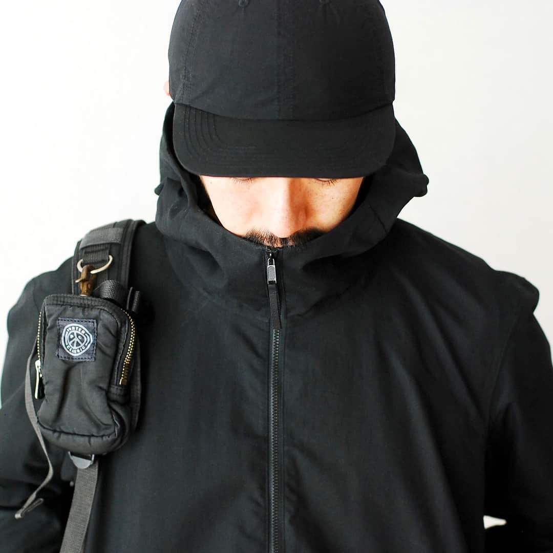 wonder_mountain_irieさんのインスタグラム写真 - (wonder_mountain_irieInstagram)「_ ARC’TERYX VEILANCE / アークテリクス ヴェイランス “Isogon Jacket” ￥64,800- _ 〈online store / @digital_mountain〉 http://www.digital-mountain.net/shopdetail/000000007473 _ 【オンラインストア#DigitalMountain へのご注文は、24時間受け付けています。】 _ サイズ感や、生地感など、商品についてのお問い合わせは以下までお願い致します。 お気軽にお尋ねください。 tel：084-973-8204 ダイレクトメッセージでのご質問もお受けしております。 _ 本店: Wonder Mountain 〒720-0044 広島県福山市笠岡町4-18 JR 「福山駅」より徒歩10分 (平日12:00 - 20:00 / 土日祝 11:00 - 20:00 水曜定休) _ blog > http://wm.digital-mountain.info/arcteryx-veilance/20180210/ _ #2018SS #ARCTERYXVEILANCE ##ARCTERYX #VEILANCE #アークテリクスヴェイランス #アークテリクス #ヴェイランス cap→ #KIJIMATAKAYUKI / #キジマタカユキ ￥12,960- _ #WonderMountain #ワンダーマウンテン #japan #hiroshima #福山 #尾道 #倉敷 #鞆の浦 近く _ 系列店：11:00-20:00 OPEN #HACbyWONDERMOUNTAIN (@hacbywondermountain)  _」3月5日 15時03分 - wonder_mountain_