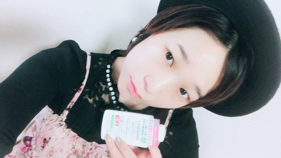 世手子さんのインスタグラム写真 - (世手子Instagram)「barrier❤︎Cream❤︎LiNiDERM みんなコメントありがとう(((o(*ﾟ▽ﾟ*)o))) 花粉とか飛んでるよねー（；＿；） あったかくなってはきたものの 季節の変わり目は外的ストレスが多いっ汗汗 予期せぬ #肌荒れ 、原因はストレスと大きくまとめられても、、、 何をどうすりゃいいのですか？って感じに私はなっちゃいますっ そんな不安定な時期でも使える #リニデルム (*^o^*) #バリア機能付き保湿クリーム を発見！ 医療メーカーさんが作ってるので安心っ お出かけ前に #liniderm で #バリアクリーム (｀・∀・´) #バリア保湿 なんてことが可能なクリームがあるなんてっ #金属アレルギー 、 #衣類 とかでクシャミ出ちゃう人にもオススメだね♪（ｖ＾＿＾）ｖ これで今日のライブもバッチリがんばる！！！」3月5日 15時04分 - rojide