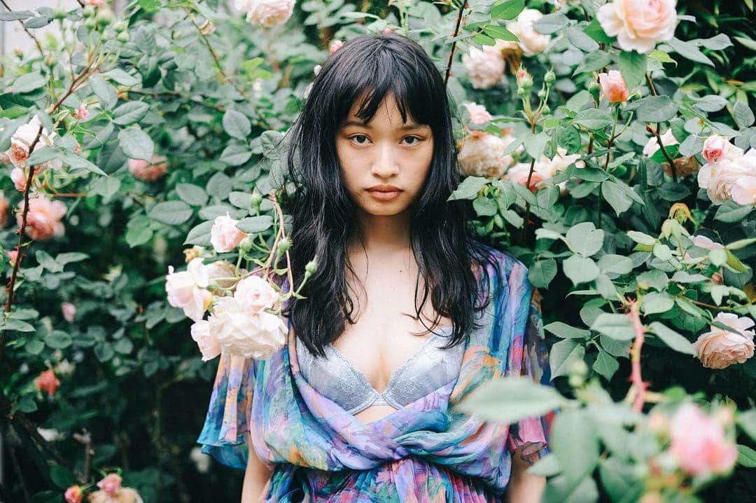 花盛友里のインスタグラム：「いつかの。 Loving the strength in her eyes. . . Shooting for @ravi.me . . #girl #portrait #japan #japanese」