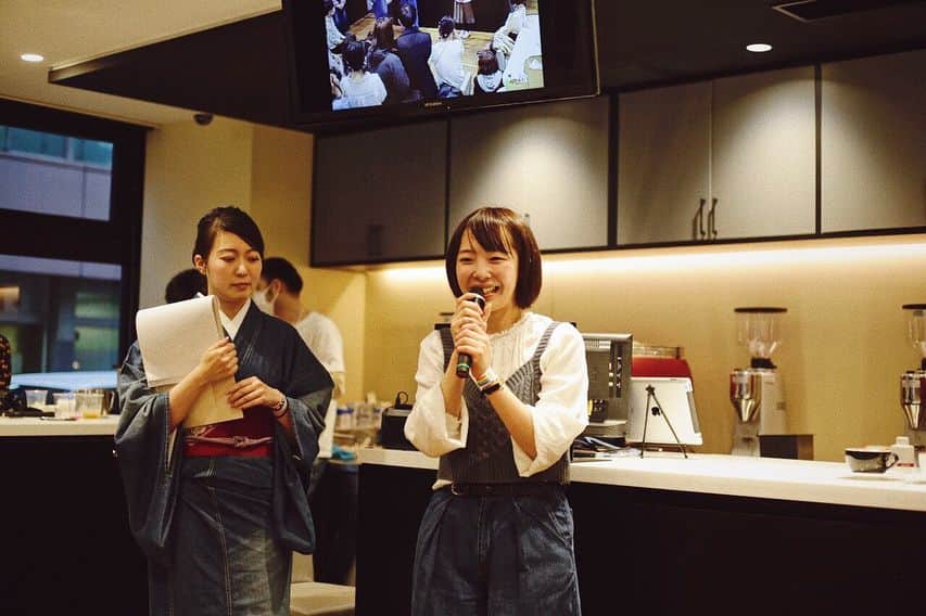 goodcoffeemeさんのインスタグラム写真 - (goodcoffeemeInstagram)「LBLACの優勝者が決まりました！ 皆さま熱い闘いお疲れ様でした！！ . 1位 齋 真奈美バリスタ 東京都 - sol’scoffee . 2位 定森涼バリスタ 大阪府 - bills . 3位 永井ひかりバリスタ 東京都 - ダブルトールカフェ渋谷店 . ファッション賞 朱紫樺バリスタ 東京都 - ラテスト . By @takahirotakeuchi_ . #AKTR #我孫子sora #株式会社大一電化社 #株式会社ニッピコラーゲン化粧品 #株式会社mammaciao #株式会社REVO #CAFEmagazine #GoodCoffeeInc #SUNNYBELLCOFFEE #Standart ( @tandartmag @standartjapan )  #創作珈琲工房くれあーる #タカナシ販売株式会社 #DAVIDECOFFEESTOP #ChokeDigitalKK  #Trentanove #有限会社FBCインターナショナル #UCCコーヒーアカデミー東京校 #ラッキーコーヒーマシン株式会社 #LBLAC #LadyBarista #LadyBaristaLatteArtCup #LadyBaristaLatteArtCup2018 #Barista #Latteart」3月5日 17時00分 - goodcoffeeme