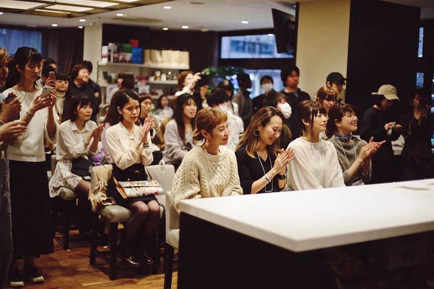 goodcoffeemeさんのインスタグラム写真 - (goodcoffeemeInstagram)「LBLACの優勝者が決まりました！ 皆さま熱い闘いお疲れ様でした！！ . 1位 齋 真奈美バリスタ 東京都 - sol’scoffee . 2位 定森涼バリスタ 大阪府 - bills . 3位 永井ひかりバリスタ 東京都 - ダブルトールカフェ渋谷店 . ファッション賞 朱紫樺バリスタ 東京都 - ラテスト . By @takahirotakeuchi_ . #AKTR #我孫子sora #株式会社大一電化社 #株式会社ニッピコラーゲン化粧品 #株式会社mammaciao #株式会社REVO #CAFEmagazine #GoodCoffeeInc #SUNNYBELLCOFFEE #Standart ( @tandartmag @standartjapan )  #創作珈琲工房くれあーる #タカナシ販売株式会社 #DAVIDECOFFEESTOP #ChokeDigitalKK  #Trentanove #有限会社FBCインターナショナル #UCCコーヒーアカデミー東京校 #ラッキーコーヒーマシン株式会社 #LBLAC #LadyBarista #LadyBaristaLatteArtCup #LadyBaristaLatteArtCup2018 #Barista #Latteart」3月5日 17時00分 - goodcoffeeme