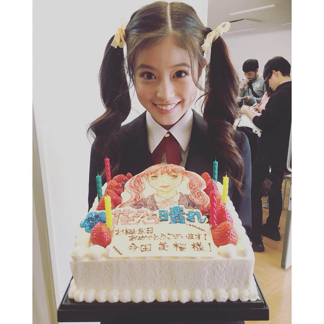 のインスタグラム：「今日は愛莉さんのお誕生日。 みんなでお祝いもできて、愉快な時間。 おめでとうございます😊✨🎂 #音グラム #花晴れ」