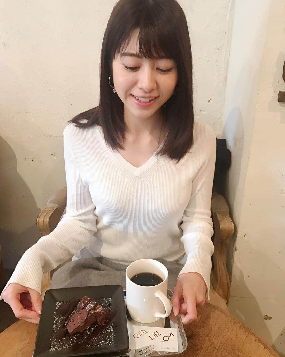 森山るりさんのインスタグラム写真 - (森山るりInstagram)「. 先日友人が企画したカフェに(*^^*)言葉を選んでブレンドしてもらったコーヒーとても美味しかったなぁ 今週も、時折ほっと一息つきながら頑張りましょう♪ . #monday #coffee #coffeetime #banolab」3月5日 20時13分 - ruri_moriyama_official