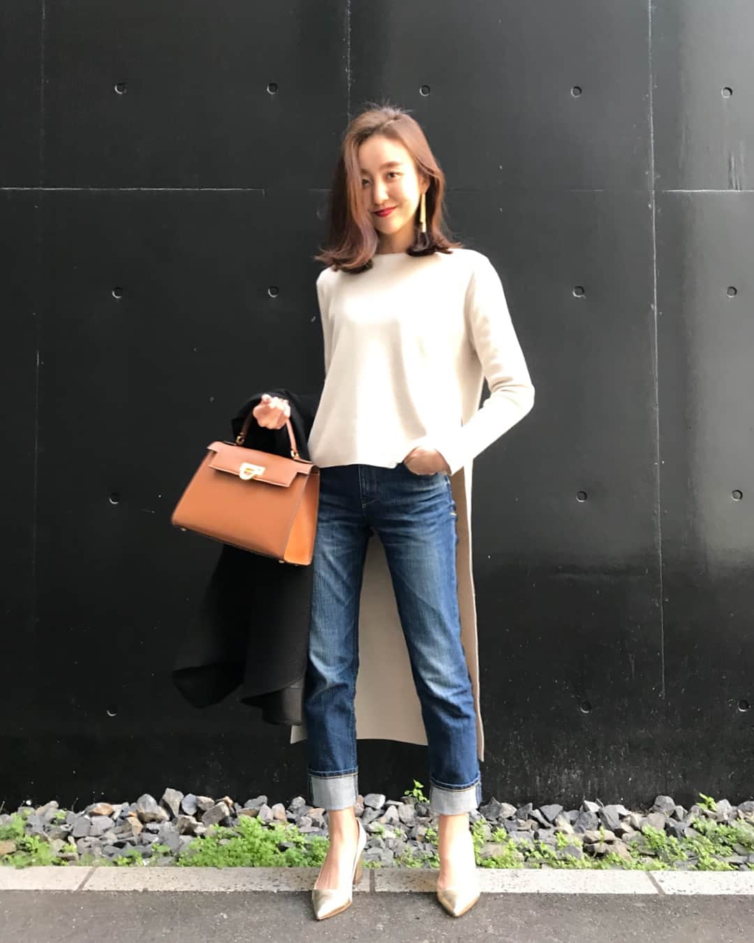 のインスタグラム：「. . 👖👠👜 . . #adore_jp#adore#アドーア#yanuk#ヤヌーク#tomorrowland#トゥモローランド#loungedress#ラウンジドレス」