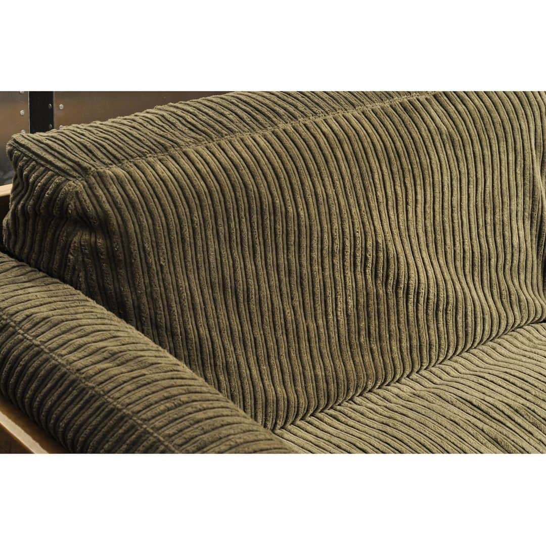 ACME Furnitureさんのインスタグラム写真 - (ACME FurnitureInstagram)「. ACME ORIGINAL Fabricの新生地“AC-07”  アメリカで買い付けたヴィンテージソファのファブリックからインスピレーションを得て製作。太畝のコーデュロイ「親子コール」はノスタルジックな風合いで、経年により毛が寝ることで、より一層味わい深い雰囲気を醸し出します。  CORONADO SOFA  price:￥306,000(+Tax) LAKEWOOD SOFA  price:￥248,000(+Tax)  #acme #acmefurniture  #acmefurnitureosaka #vintage #lifestyle #interior #california #buying #buyer#coronadosofa#lakewoodsofa  #acme_original_sofa」3月5日 20時47分 - acme_furniture