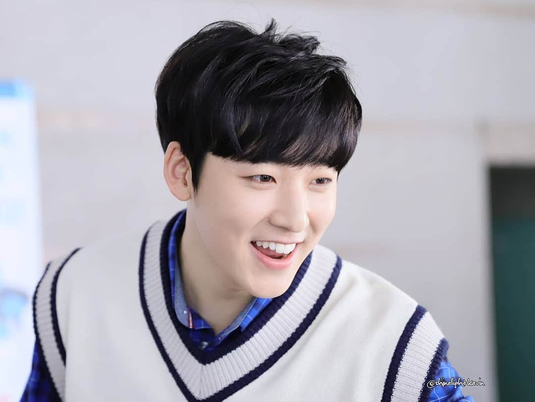 のインスタグラム：「—Is there anything better than this smile ? . . . ʚ | Angel Woo before and after #ASC ɞ . . . #KevinWoo #WooSungHyun #Kevin #케빈 #EliKim #KimKyungJae #ShinSooHyun #SooHyun #Kiseop #LeeKiseop #Seop #Hoon #YeoHoonMin # #Jun #JunYoung #LeeJunYoung #UKISS #유키스 #키스미 #KPOP #Kpopboys #kpopboyband . . . 【 @Kevinwoo_official 】」