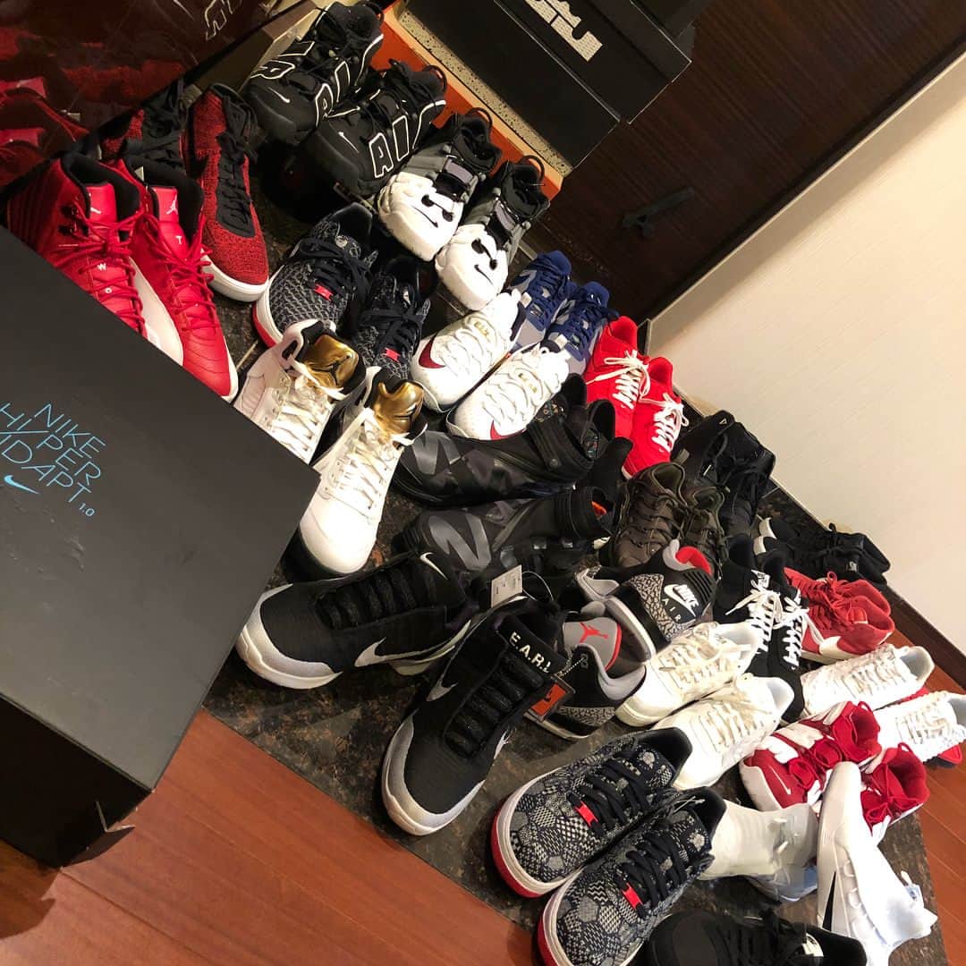 中田翔さんのインスタグラム写真 - (中田翔Instagram)「ナイキの靴はこんな感じかな笑！ まだまだあんねんけど並べれん笑！ #中田翔#ナイキシューズ#コレクション笑」3月5日 22時17分 - shonakata_official