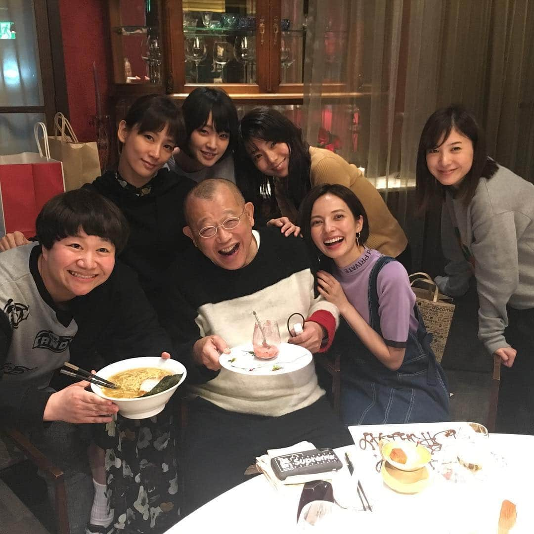 笑福亭鶴瓶さんのインスタグラム写真 - (笑福亭鶴瓶Instagram)「ベッキーの誕生日、春菜、水川、剛力、森、吉高、撮影、上戸彩。幸せ、ベッキーおめでとう🎉」3月5日 23時42分 - shofukuteitsurube