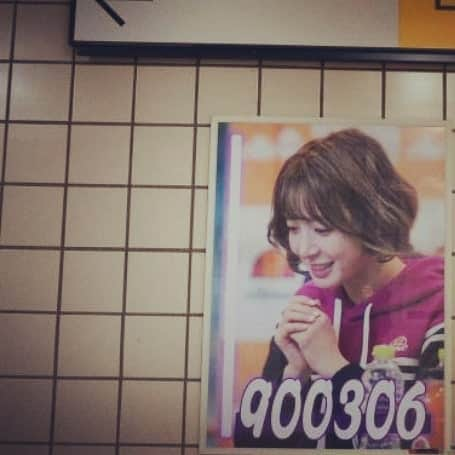 チョアさんのインスタグラム写真 - (チョアInstagram)「. #3월6일 #감사합니다 쉬고 있으면서 이런 큰선물 받을자격이없는데 이렇게 축하해주시니 너무나 감사하고 또 죄송하기도 해요 휴대폰에 저장해두고 생일이 지나도 틈틈이 보며 감사함 잊지 않을거예요 하지만 앞으로는 이렇게 과분한 선물말고 인스타 쪽지로 마음담긴 편지 주신다면 그걸로 충분할것 같아요!😀 축하해주신 모든분들께 감사에 말씀 전하고싶어요 정말 감사합니다! 急に休んでいるところなので  こんなに大きなプレゼントを 受ける資格がないと思いますが このようにたんじょうびを お祝いしてくださって 余りに感謝してまた、 すみませんね 携帯電話に保存しておいて 誕生日が過ぎ去っても取り出して、 感謝の気持ちを絶対忘れません でも これからは 私のために 皆さんが毎日頑張って仕事をして  苦労して 稼いだお金を使用しないでください (プレゼントも同じです!) 私は インスタメッセージで  心こめた手紙をくださったら それで十分です! 誕生日を祝ってくれた すべての方々.. 本当にありがとうございます! (一生懸命に勉強して書いたが日本語が下手で申し訳ありません😭)」3月6日 2時35分 - queenchoa_