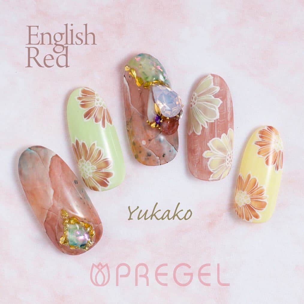 PREGELさんのインスタグラム写真 - (PREGELInstagram)「. イングリッシュレッドをメインに YUKAKO先生の作品です . N109 イングリッシュレッドR 718 モノクローム 802 オレンジドロップ 804 ライムドロップ 807 ソーダドロップ 831 スターパレード 832 スプリングシャイン N850 チュールホワイトneo L05 ライナーホワイト L10 ライナービターチョコ オーロラフレーク フューシャ  @yukako.kobayashi . #ネイル#nail#ネイルアート#PREGEL #プリジェル#ジェルネイル #ネイルアートデザイン#gelnails#gelnaildesign #art #winternails #春ネイル #プリアンファ #ビジューネイル #springnails #instanails #トレンドアート#instagood #プリアンファ」3月6日 9時03分 - pregelofficial