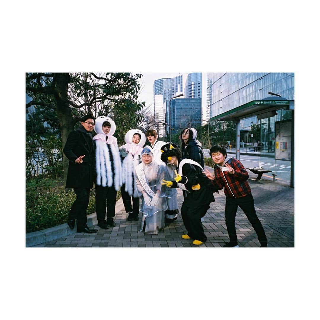 芳根京子さんのインスタグラム写真 - (芳根京子Instagram)「昨日は海月姫8話でした。 ありがとうございました！ 懐かしき写真になっちゃうけど デモの時の写真☺︎ #海月姫 #監督の息子さんも一緒に」3月6日 9時19分 - yoshinekyoko