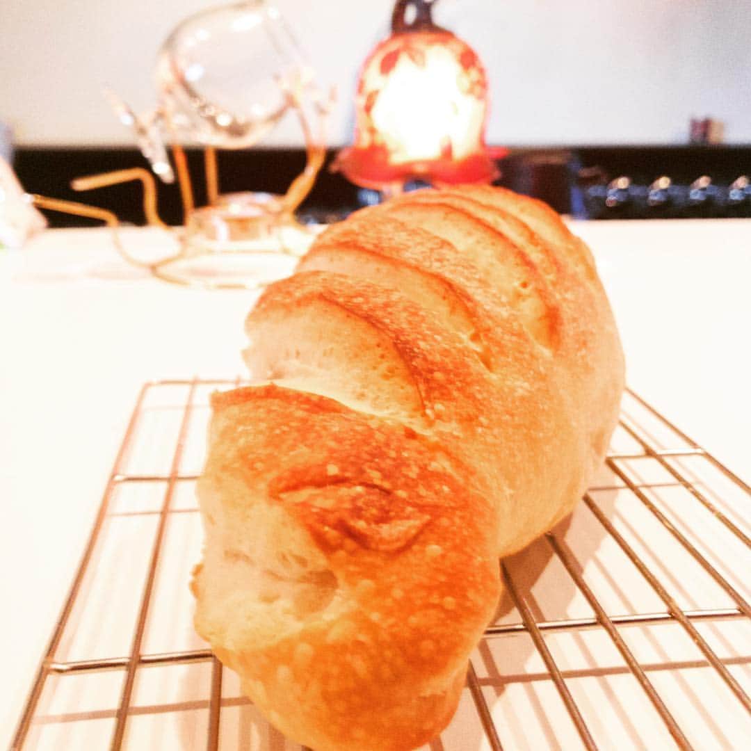 Barre de vin Kのインスタグラム：「2018.02.10  焼きあがりました、  日々、自家製パンを 焼いておりますが、 久しぶりに 満足のいく 焼成ができました。  I baked it.  Everyday, homemade bread I am burning, after a long time Satisfactory Firing was successful.  #brunch #LouisVuitton #warm #foodstragram #vscocam #instafood #instavsco #IGersJP #foodphoto #onthetable #vsco_food #vscogram #fodstyling #feedfeed #mycommontable #foodvsco #foodlover #wine #winelover #barredevink #LIN_stragrammer #オトコノキッチン #kagoshima #cafestragram #大人カフェ #winebar #cafe #winebar」