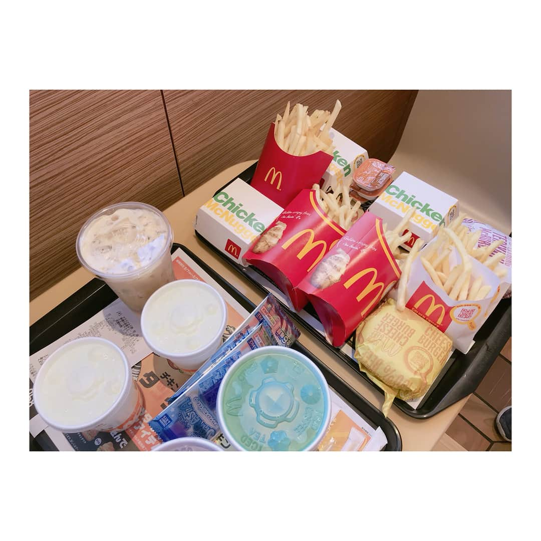 辻希美さんのインスタグラム写真 - (辻希美Instagram)「noaの友達も一緒にマクドナルドへ…♡ #辻希美 #マクドナルド #🍔 #🍟 #久々店内で #大興奮の子どもたち  #新発売 ？の #タルタルバーガー #シエルアムール も #宜しくね #笑笑」2月10日 18時37分 - tsujinozomi_official