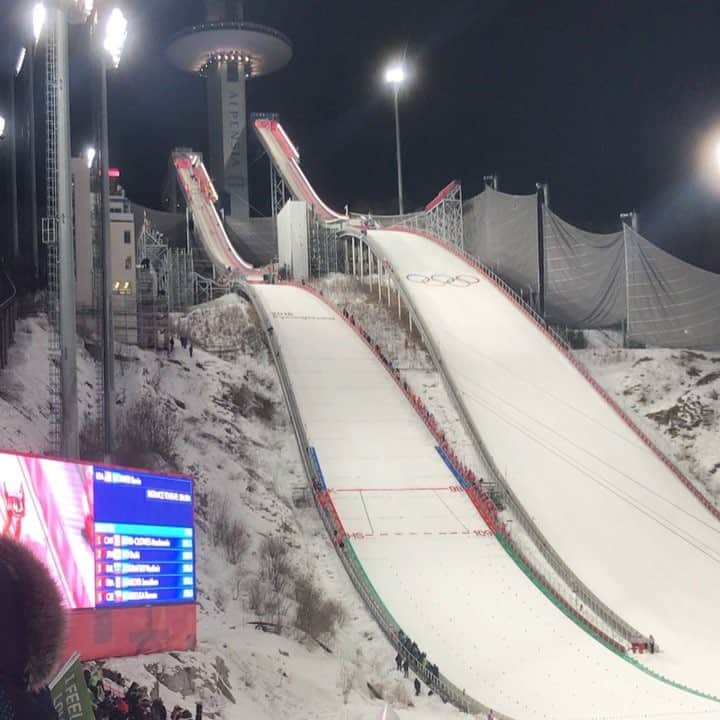 サラ・ヒューズのインスタグラム：「@kevinbickner currently in the lead!!! @teamusa 🇺🇸 #skijumping ⛷ #olympics #pyeongchang2018」