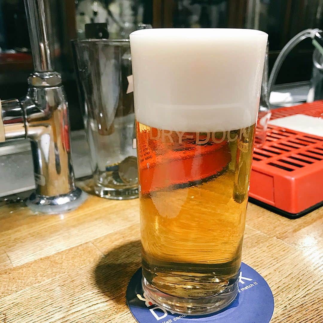 Haisai Chample Beer Festivalさんのインスタグラム写真 - (Haisai Chample Beer FestivalInstagram)「めちゃめっちゃ楽しい時間でした❗️ すごいなー。お店の方、常連さんの優しさーーー‼︎‼︎‼︎一人でも大丈夫（酔っ払い） アサヒスーパードライ美味しいー！！チキンバスケットも美味しかった🤤 ビールブロガーゆっきーさんに教えてもらった東京のビアバー🍺 @yukipod  #beer #japan #tokyo #asahi #beerstagram #ilovebeer #ビール #ビアスタグラム #ドライドック #アサヒ #スーパードライ #ビール好き #東京 #新橋 #ビール好き #酔い週末」2月10日 23時04分 - haisai_beerfes