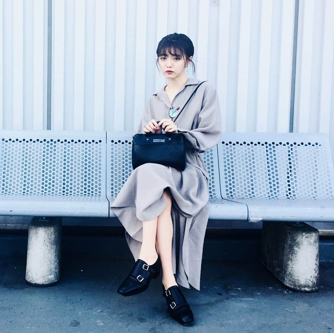 市川美織さんのインスタグラム写真 - (市川美織Instagram)「#ootd #みおり私服 one-piece⇨ #chacola  bag⇨ #kangol (ムック本ふろく) shoes⇨ #johnlobb (頂き物) 大人…？？」2月10日 23時36分 - miori_ichikawa