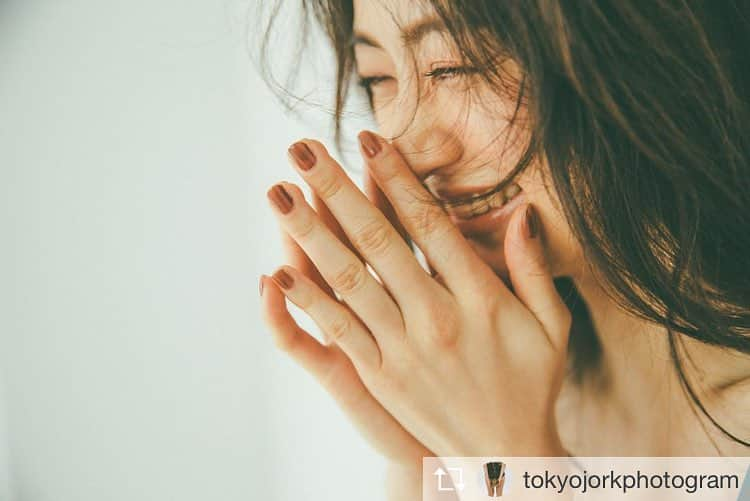 MOREさんのインスタグラム写真 - (MOREInstagram)「モア3月号大特集"私たちのための女っぽいコーデ"では、カメラマン東 京祐さんに撮影していだだきました✨素敵な写真、ぜひ本誌でもっと堪能していただきたいです！ Repost from @tokyojorkphotogram  @moremagjp  model Rina Aizawa」2月10日 23時42分 - moremagjp