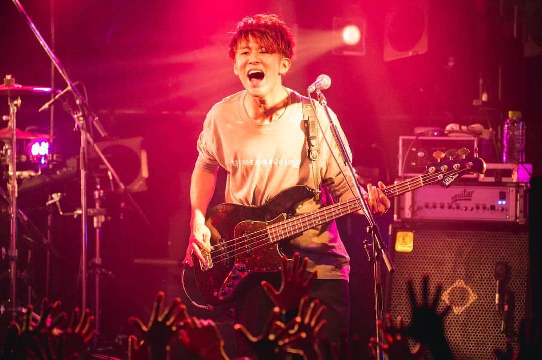 のインスタグラム：「今日は 「Dousite? Tour 2017～2018」 ツアーファイナル 渋谷CLUB QUATTRO 来てくれたみんな . 本当にありがとう！！ . もう何もねーなー。 .残ってない。 . 入り待ちから、 みんな優しく迎えてくれて 最高の時間を一緒に共有できて 最高の景色を見せてくれて 出待ちもたくさん雨の中 寒い中待ってくれて、 最高に楽しかったよ！ . 一人一人と話したいくらい みんなと出会えて良かった！ . 一緒にこのツアーを作ってくれてありがとう！ . またライブで会おうね！ もうオレがみんなに会いに行きたいくらい！！ みんな最高だよ！ 来てくれてほんとにありがとー！！(*^^*)✨」