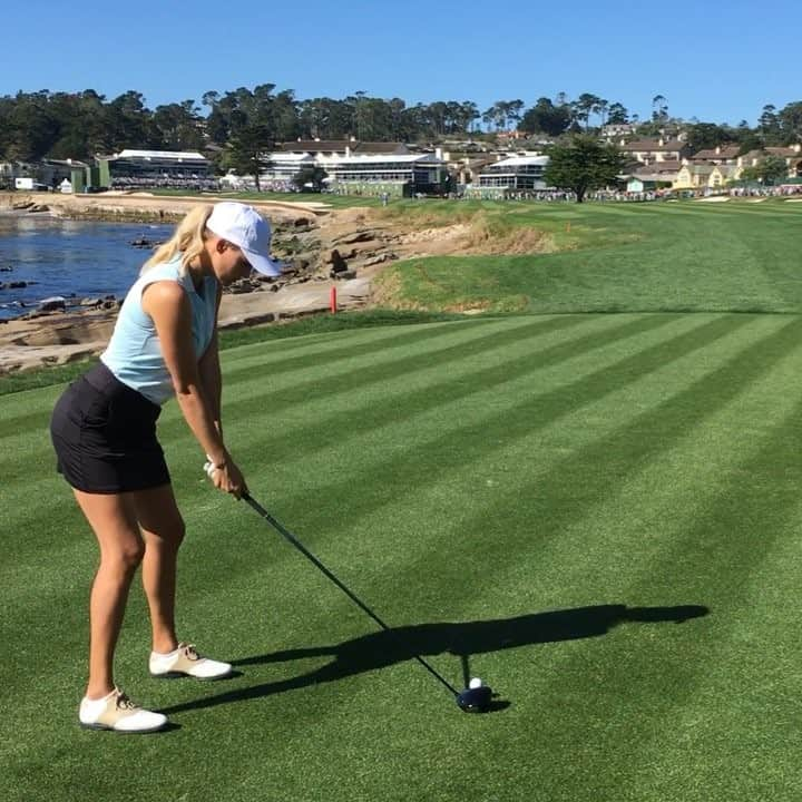 ケリー・ローバッハのインスタグラム：「Doesn’t get much better than this! ☀️🐳⛳️」