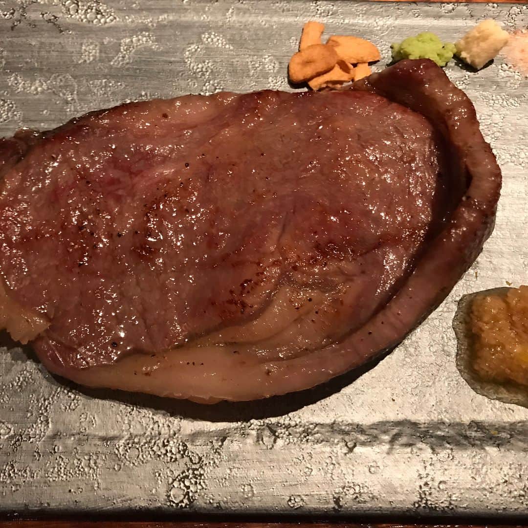 田中ウルヴェ京さんのインスタグラム写真 - (田中ウルヴェ京Instagram)「定例の会食でした。熟成肉4キロ？をお店にキープしておられる方から「ウルヴェさん、美味しい肉食べません？」とお誘いいただき。ありがとうございます！(^^)」2月11日 10時08分 - miyako.tanaka.oulevey