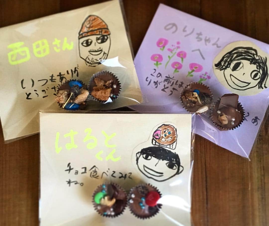ばばかよのインスタグラム：「My sons made Valentine's chocolate. Maybe Give only. 今年も息子たちがバレンタインチュコを自作しました。#義理チョコ #息子 #10歳 #myson #10yearsold #valentine'schocolate #handmade #daily」