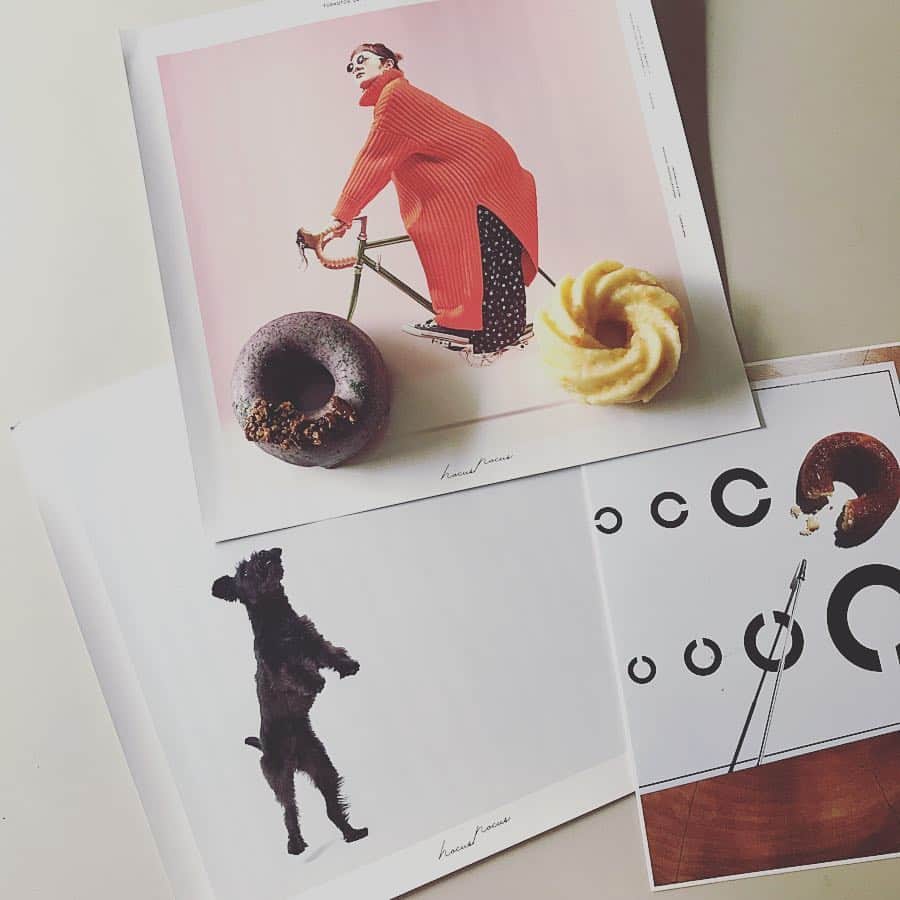 HALCALIのインスタグラム：「🍩 TOPNOTCH LUNCHEON MATS FOR DONUTS 🍩🍩🍩🍩🍩 #ドーナッツを置きたくなる展  ドーナッツを置くと自転車のタイヤになったりします🚲 食品を置いてもオッケーな紙&プリントになっているので安心して遊べます🍩ドーナッツ買うとランチョンマット一枚選べるそうです🎶 @hocuspocus_donuts のドーナッツったら相変わらず絶品すぎて🤩実験的に作られた色んな食感のドーナッツがあってすごく面白い♡展示は18日までなので是非🎶 愛犬ぺぺもモデルとして結構いい仕事しましたので見てあげてください😂❤️」