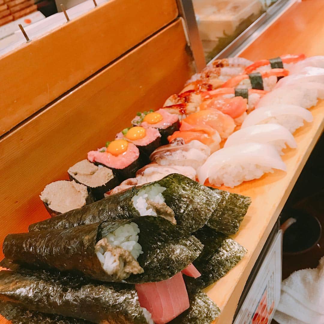 中嶋大希のインスタグラム：「寿司食べまくり 美味しかったです 風斗さんには本当4年間お世話に なりっぱなしだった！ なんらかの形で恩返しします🤝 #銀座玉寿司#ふうとさん#たいきさん」
